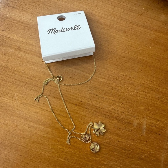 NWT Madewell Gold Leaf Pendant Necklace - Picture 4 of 5